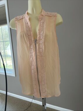 Forever 21 Sleeveless Blush Pink Lace-Trim Zip Front Blouse EUC